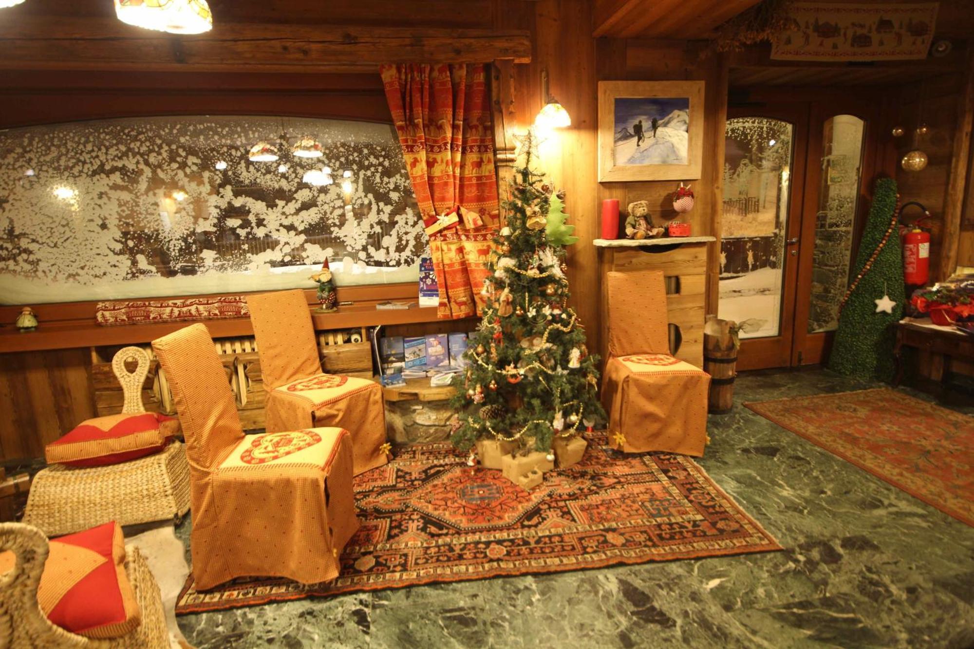 Apartments Suites Lac Bleu Breuil-Cervinia Exterior photo