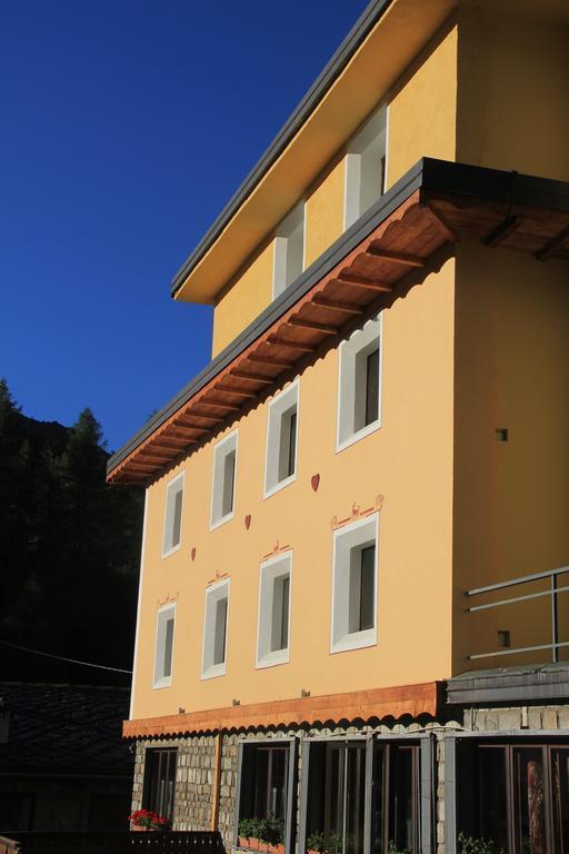 Apartments Suites Lac Bleu Breuil-Cervinia Exterior photo
